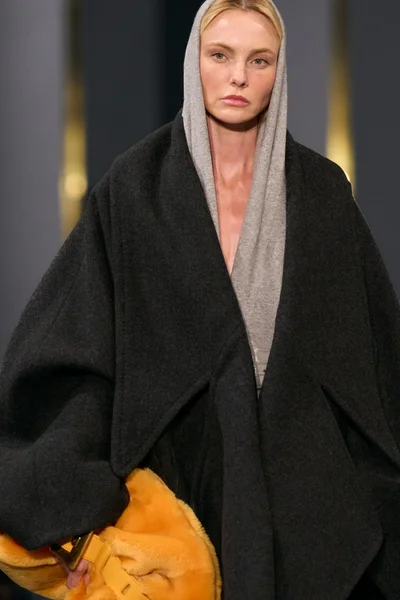 Look 8